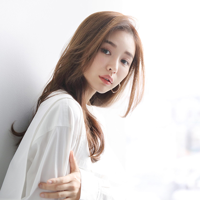 Hitomi Kaji x Manager Desaki The Dramatic Reality Behind Being on the Edge