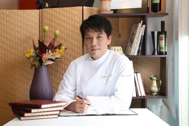 藤春シェフ.jpg